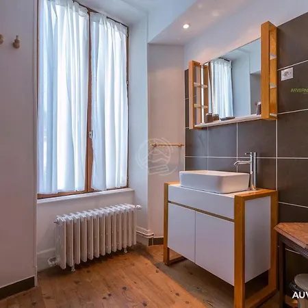 A Nectaire Apartment