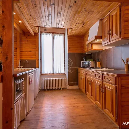A Nectaire Apartment *